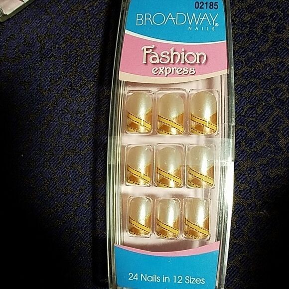 Broadway Bronze Cream Nails  Fashion Glue-On Nail Kit - Picture 1 of 2